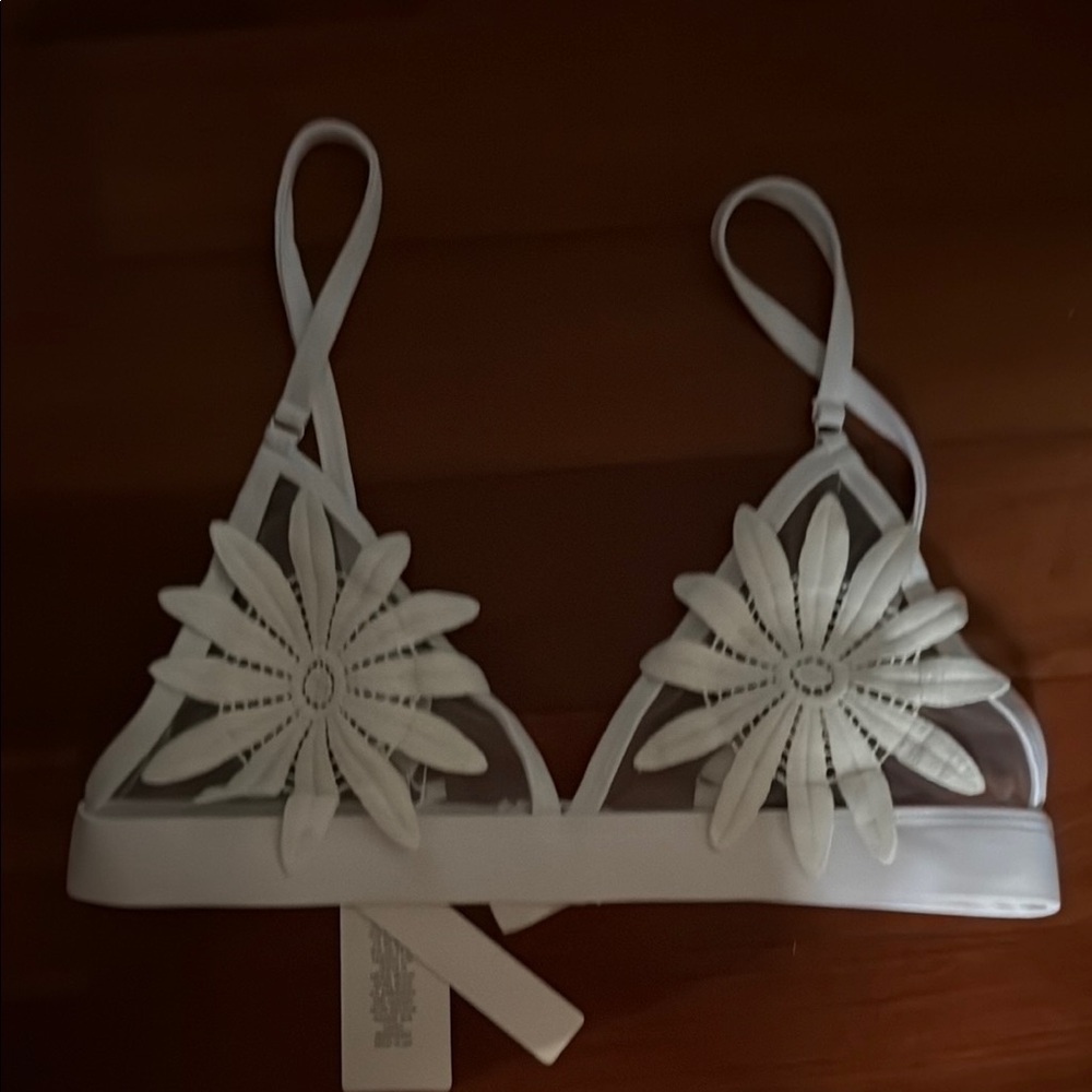 Honeymoon or Bachelorette Party Daisy Peekaboo Top: Size Large New with Tags